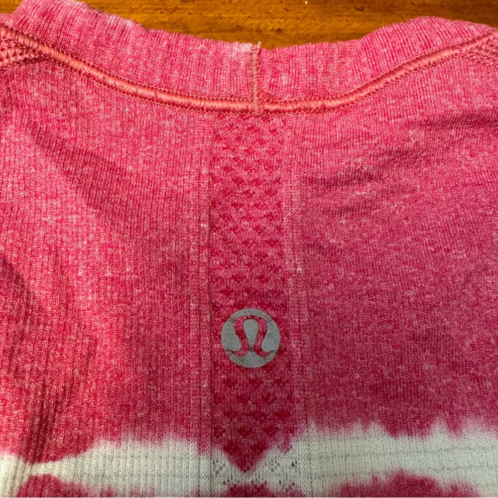 Lululemon Size 8 Swiftly Tech Short Sleeve Pink and White Tie Dye Stripe Tee - Picture 8 of 8